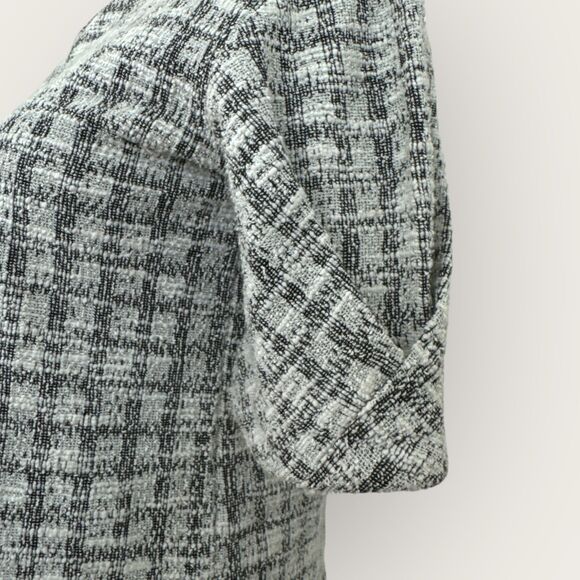 BANANA REPUBLIC Black and White Top Wm Sz XXSP EUC Pleated Sleeves Crew Neck - Picture 4 of 4